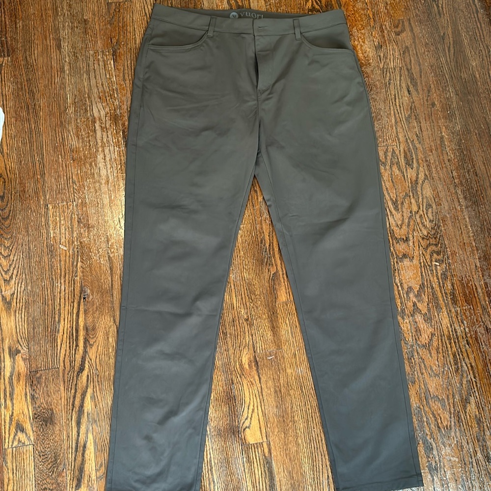 Vuori Men’s Meta Pant - 36W x 34L Dark Oregano in color.